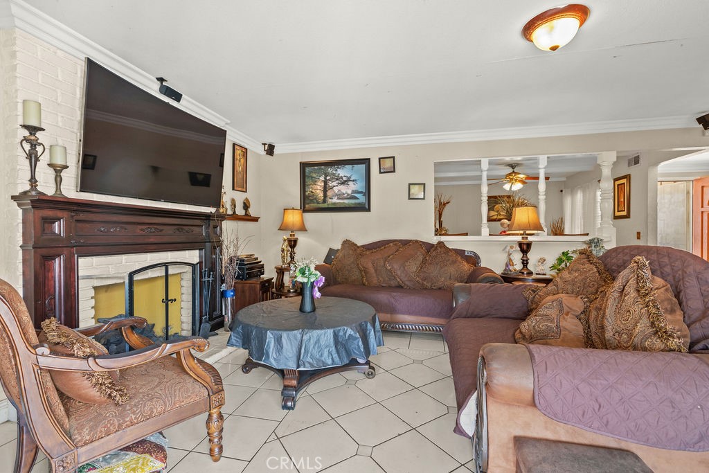 3024 W Camile Street