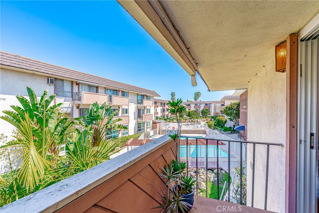 5585 E Pacific Coast 372