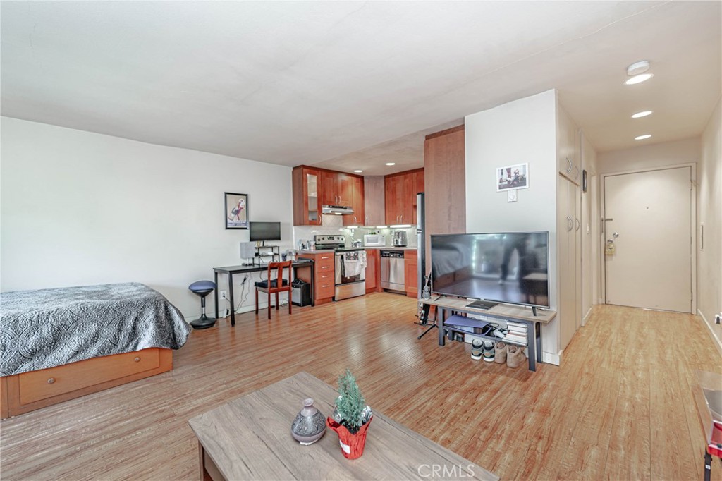 5585 E Pacific Coast 372