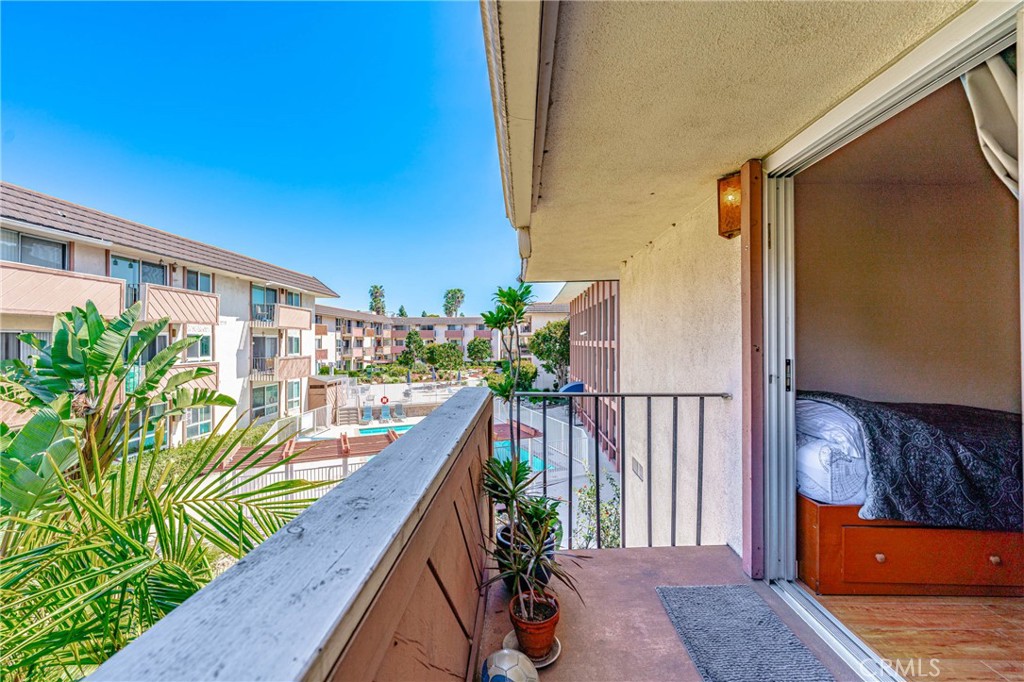 5585 E Pacific Coast 372