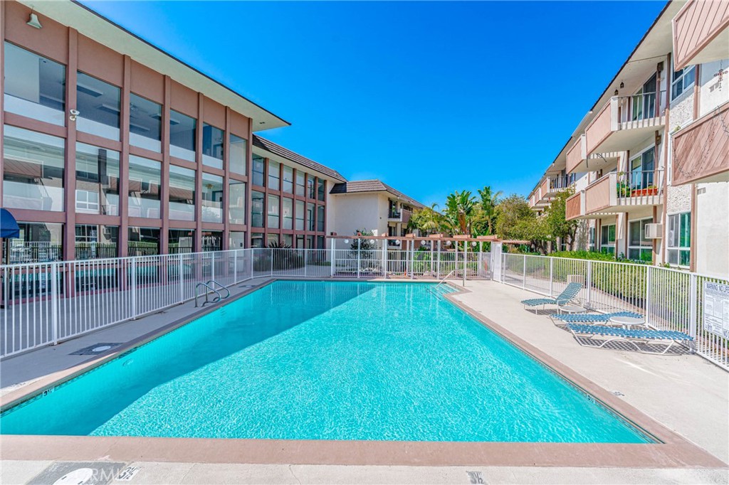 5585 E Pacific Coast 372