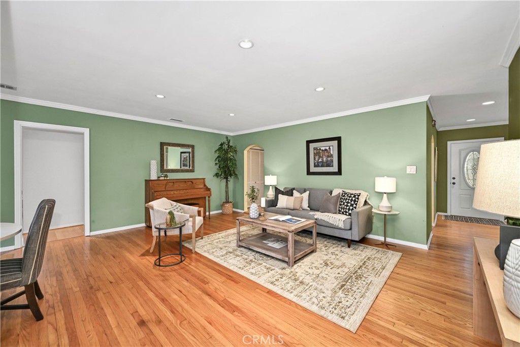 3045 San Anseline Avenue