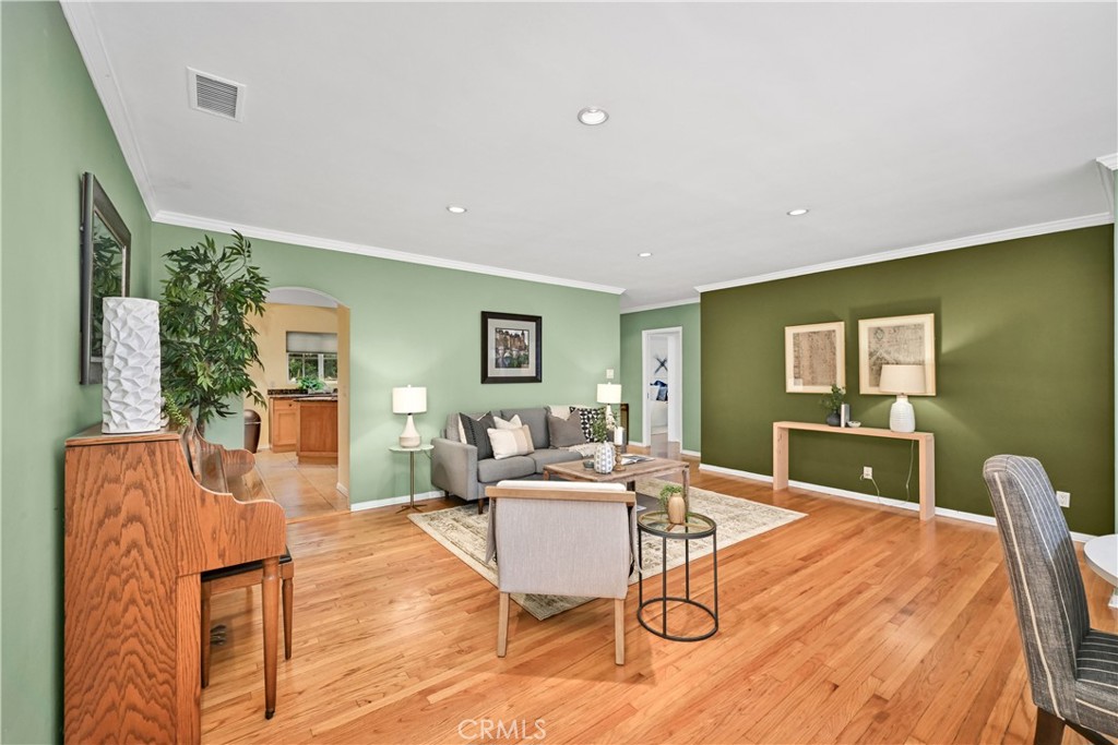 3045 San Anseline Avenue