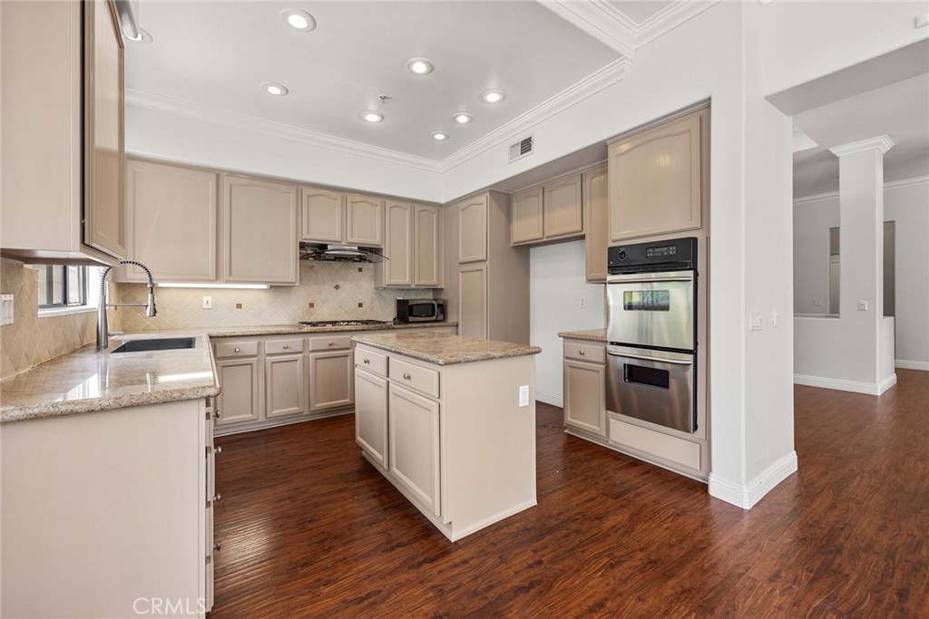 337 S San Vicente Lane