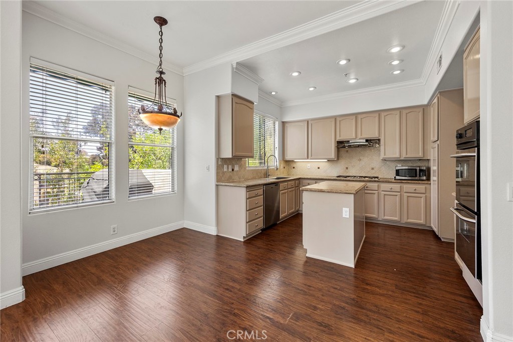 337 S San Vicente Lane