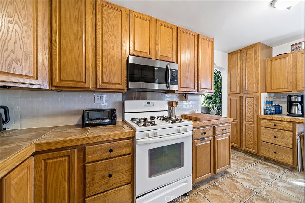 9984 Maplewood Street