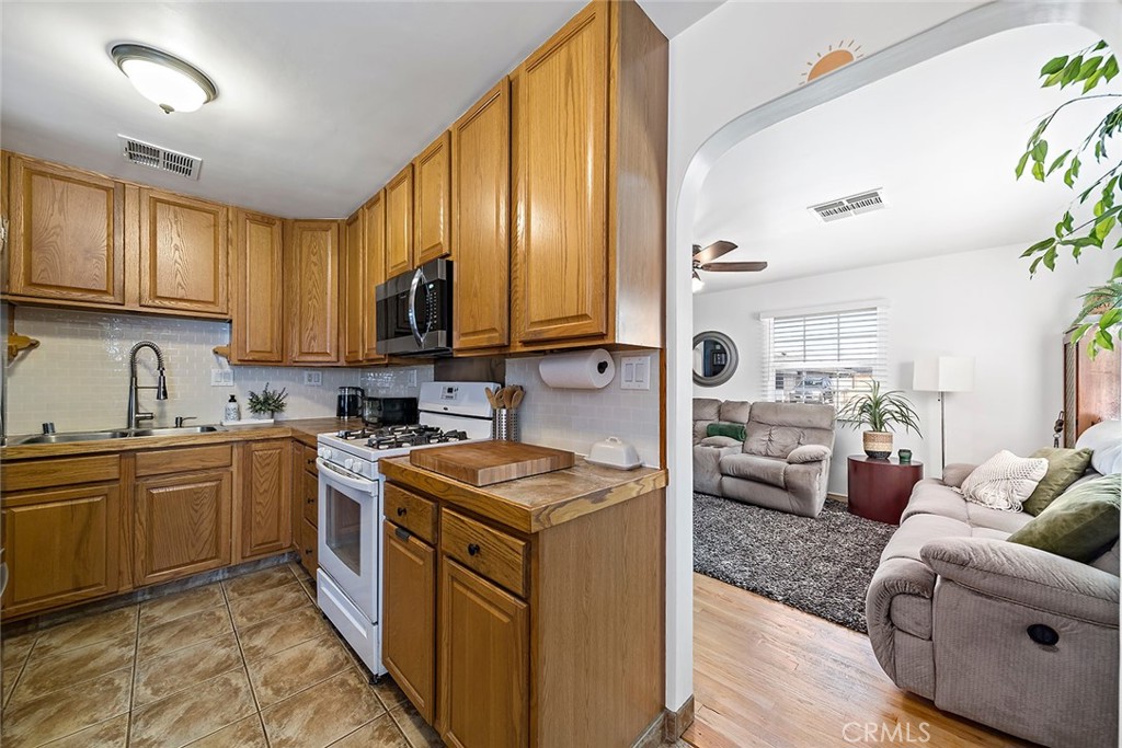 9984 Maplewood Street