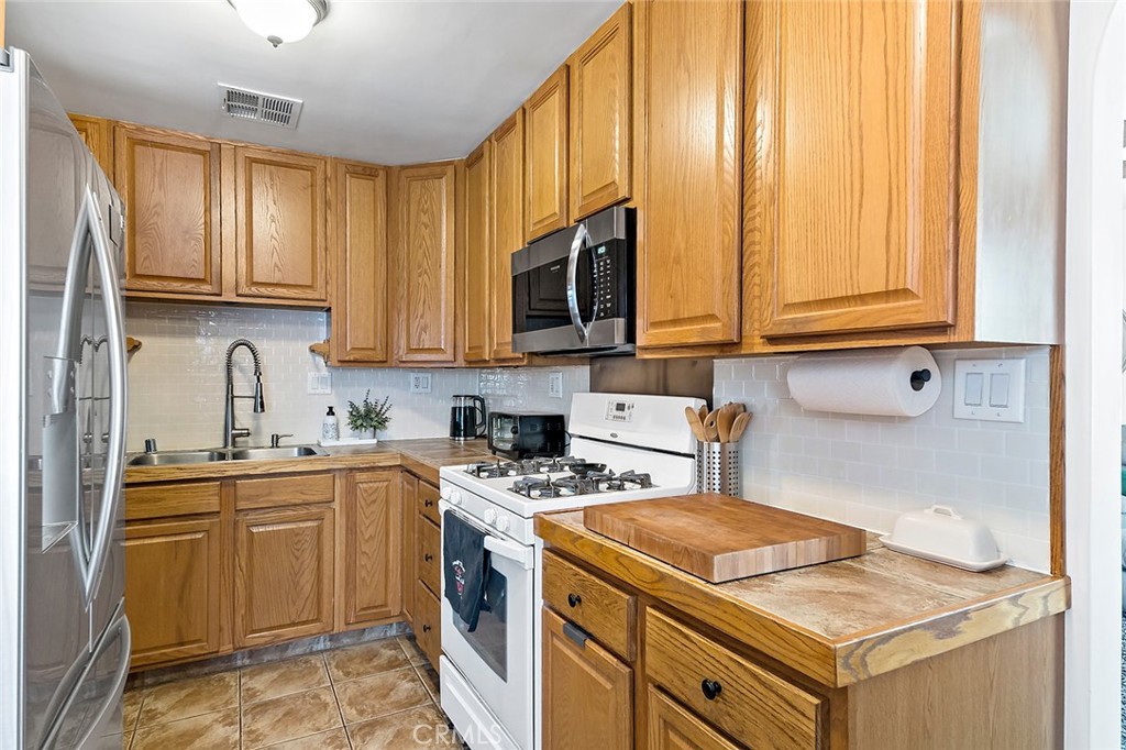 9984 Maplewood Street