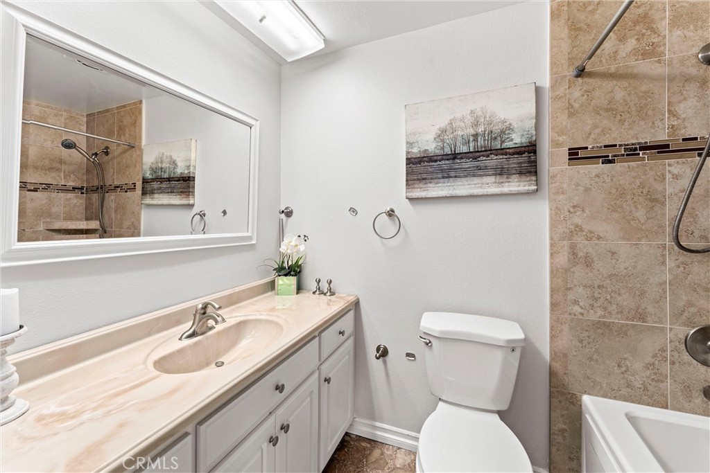 2525 N Eastwood Avenue