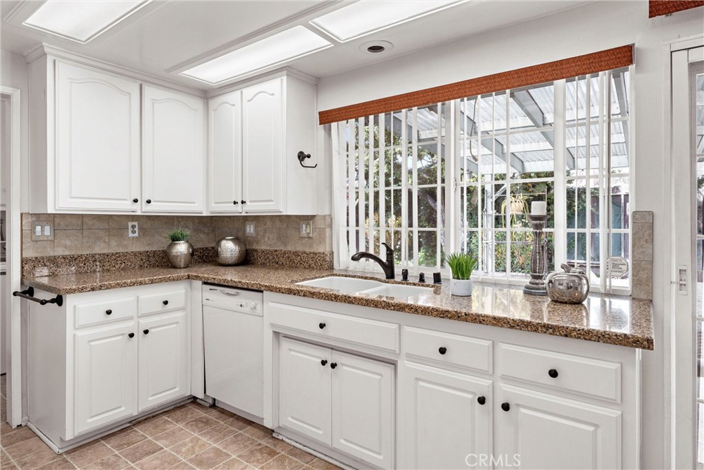 2525 N Eastwood Avenue