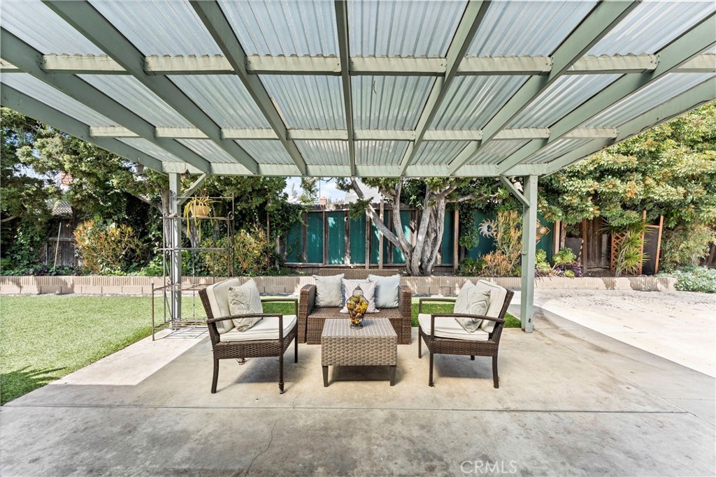 2525 N Eastwood Avenue