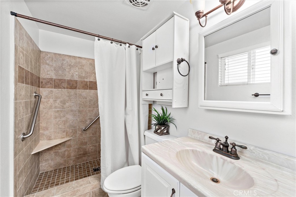 2525 N Eastwood Avenue