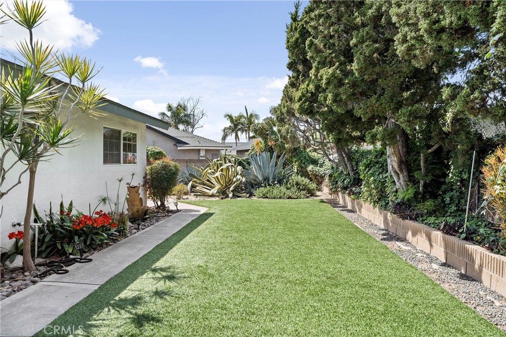 2525 N Eastwood Avenue