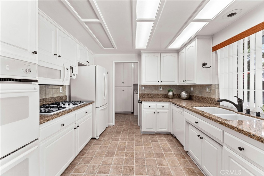 2525 N Eastwood Avenue