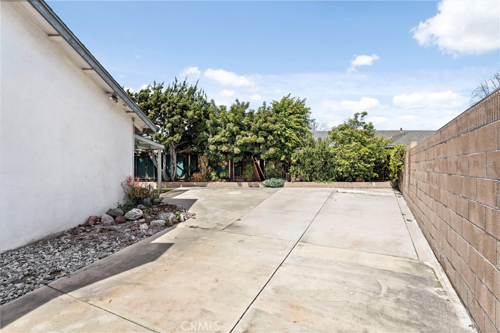 2525 N Eastwood Avenue