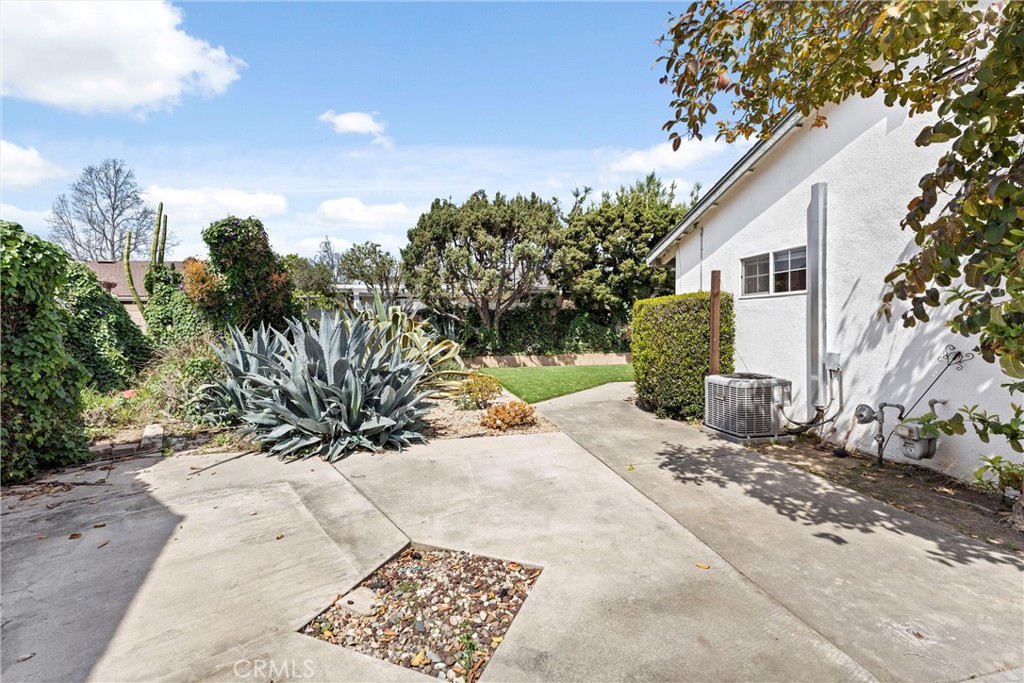 2525 N Eastwood Avenue