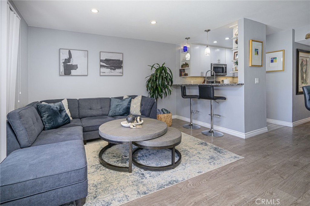 700 W LA VETA Avenue O11