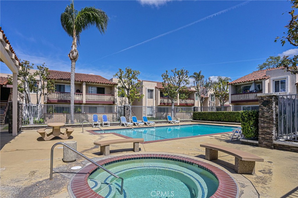 700 W LA VETA Avenue O11