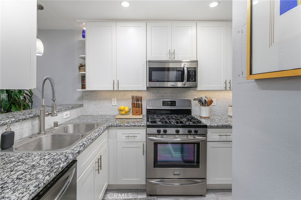 700 W LA VETA Avenue O11