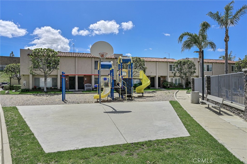 700 W LA VETA Avenue O11