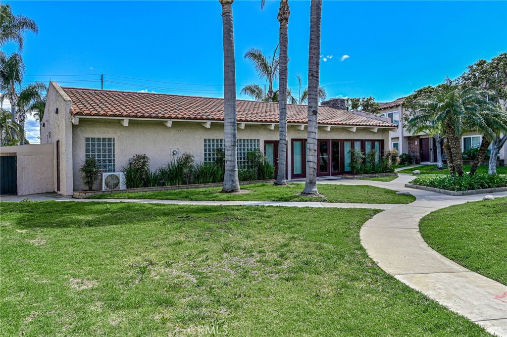 700 W LA VETA Avenue O11