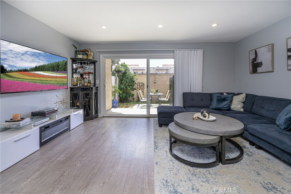 700 W LA VETA Avenue O11