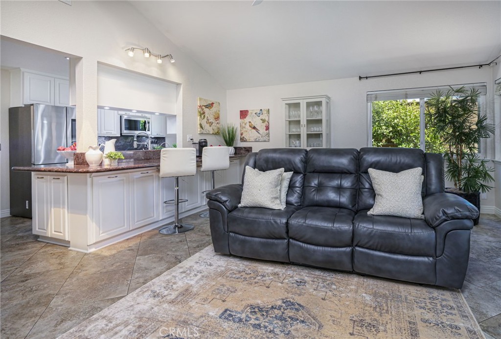 4506 AVENIDA DE LAS FLORES