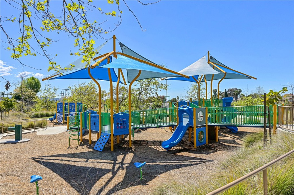 4506 AVENIDA DE LAS FLORES