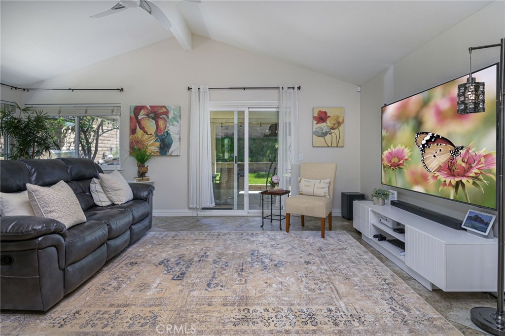 4506 AVENIDA DE LAS FLORES