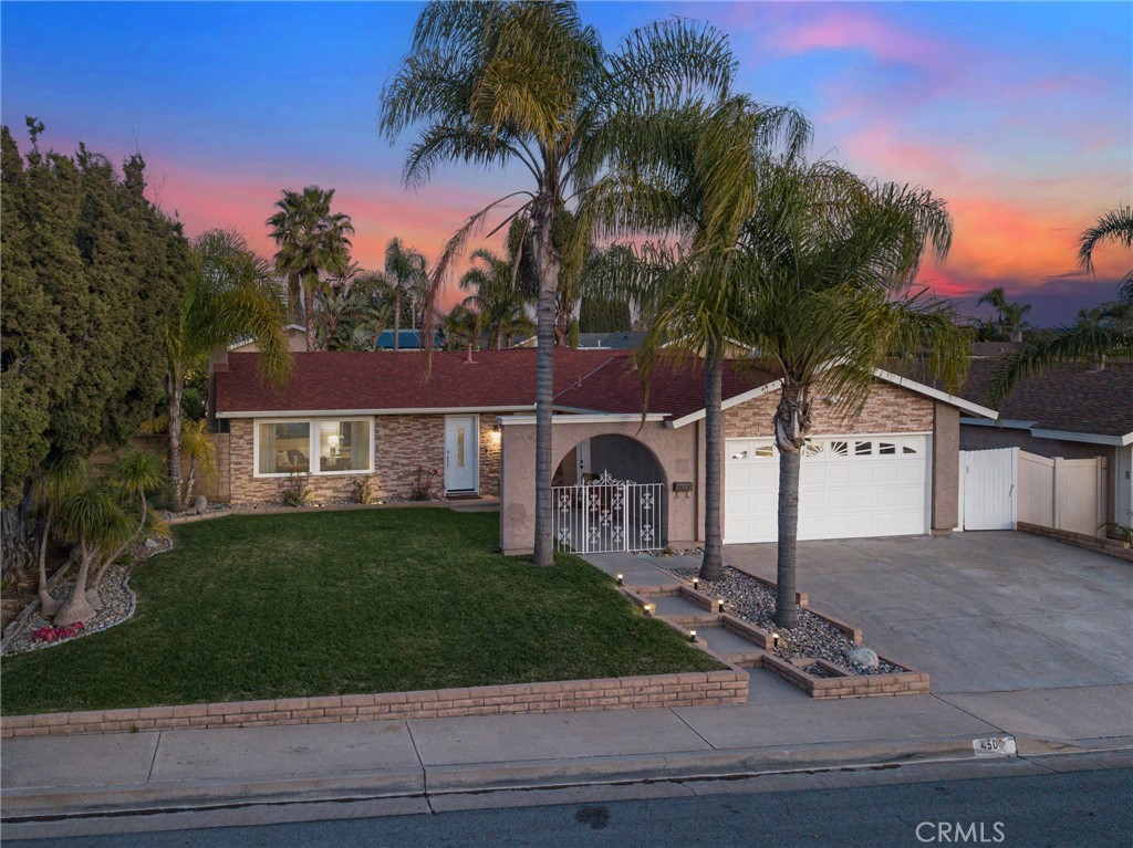 4506 AVENIDA DE LAS FLORES