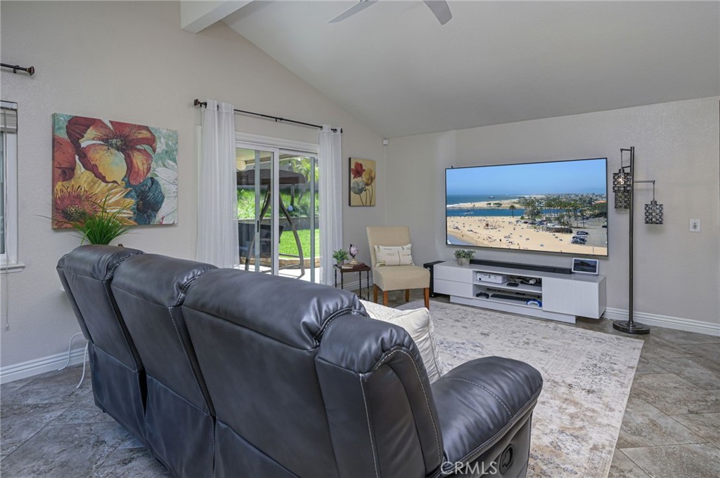 4506 AVENIDA DE LAS FLORES