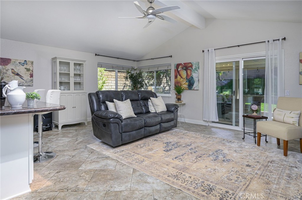 4506 AVENIDA DE LAS FLORES