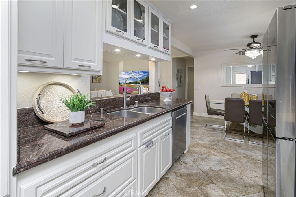 4506 AVENIDA DE LAS FLORES