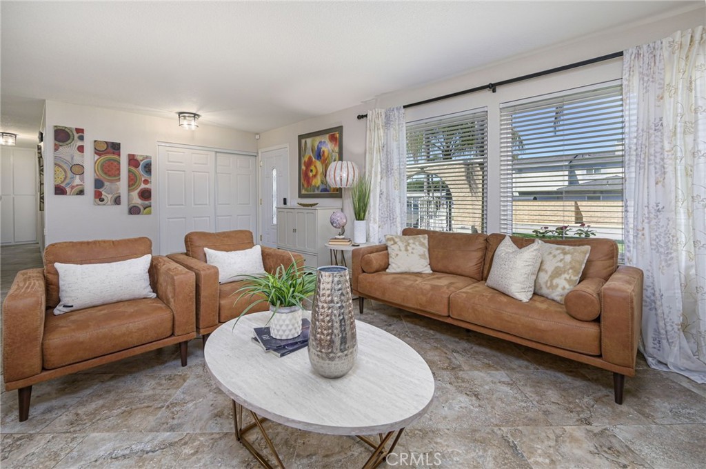 4506 AVENIDA DE LAS FLORES