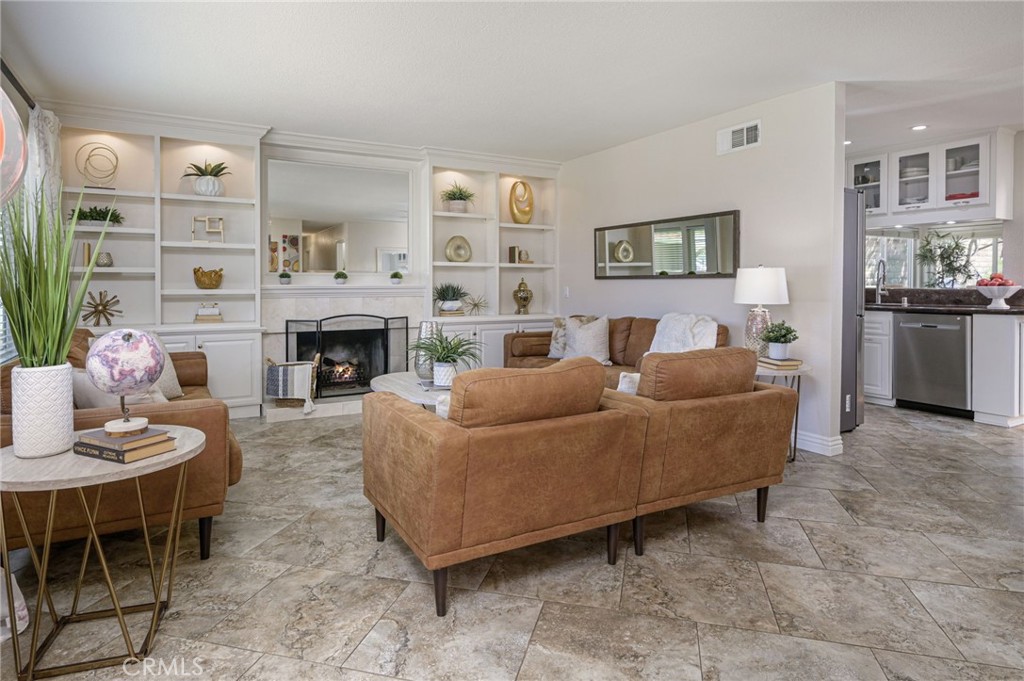 4506 AVENIDA DE LAS FLORES