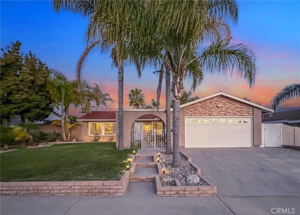 4506 AVENIDA DE LAS FLORES