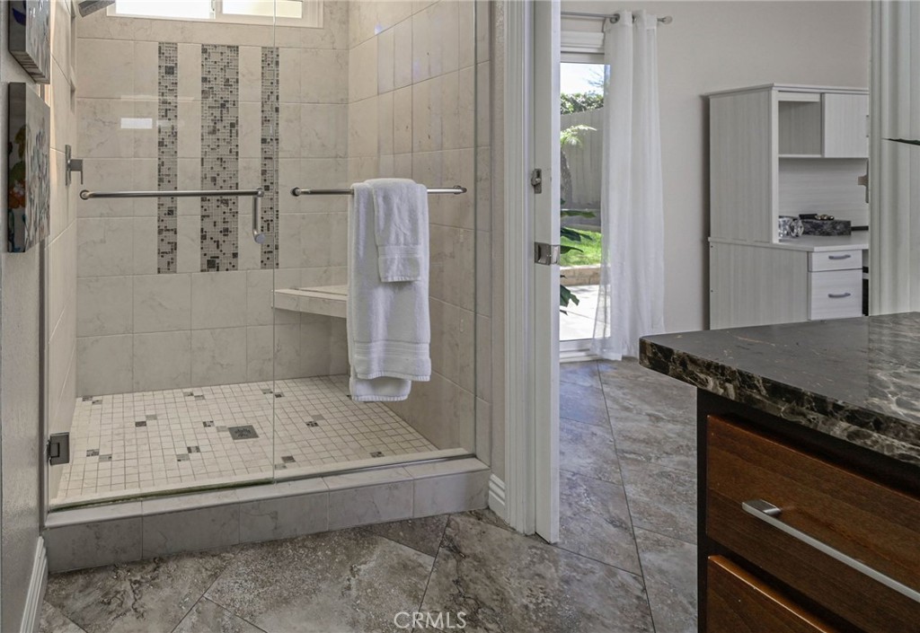 4506 AVENIDA DE LAS FLORES