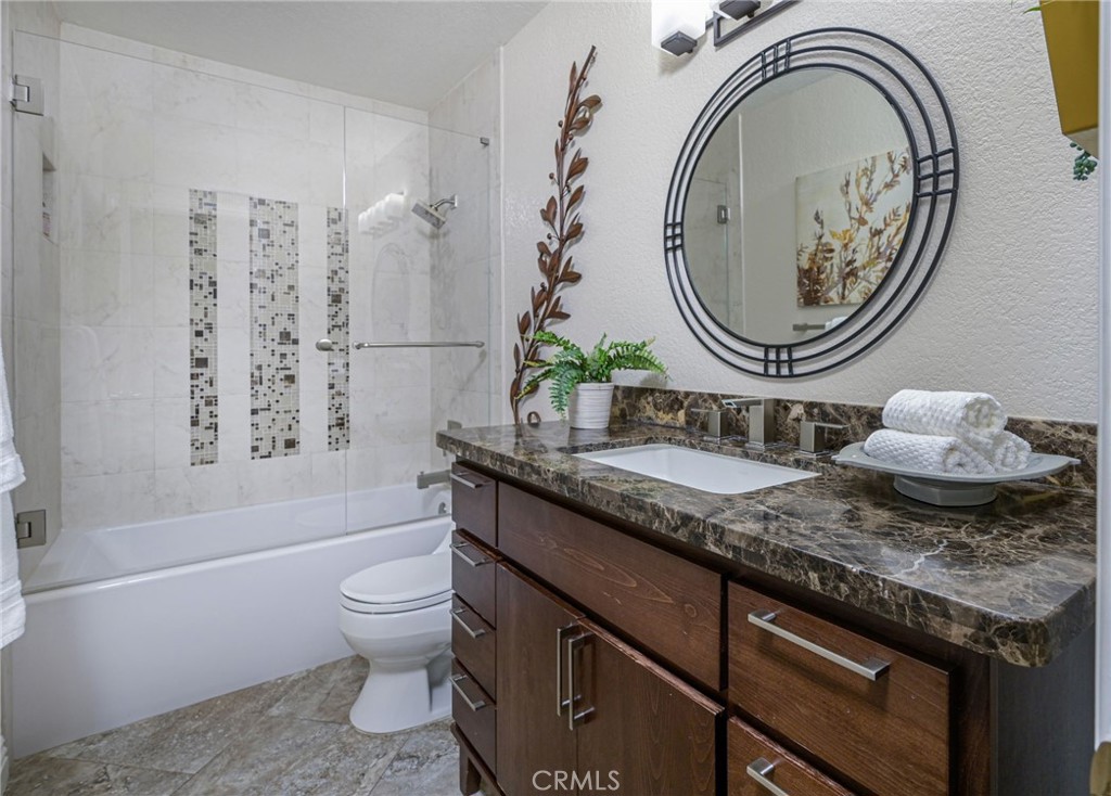 4506 AVENIDA DE LAS FLORES