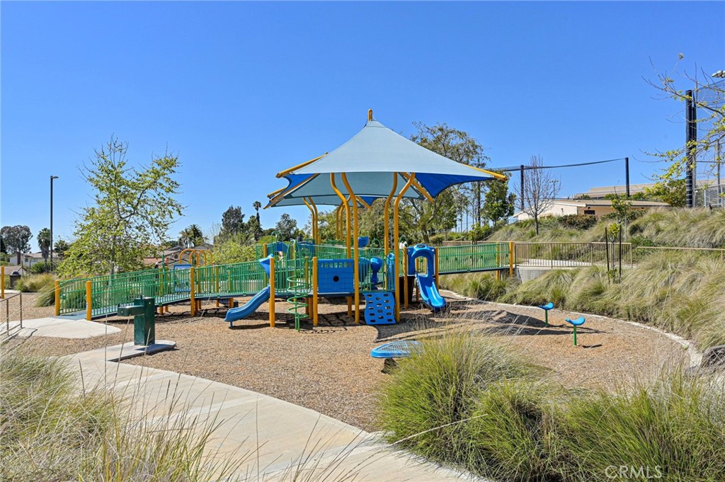 4506 AVENIDA DE LAS FLORES