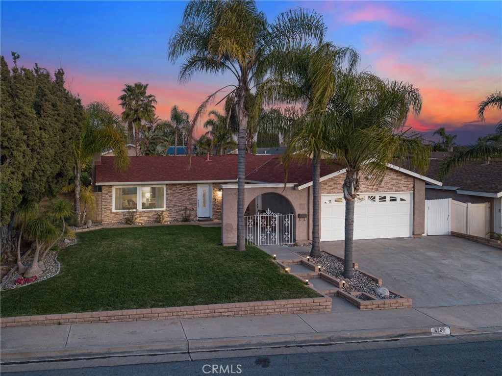 4506 AVENIDA DE LAS FLORES