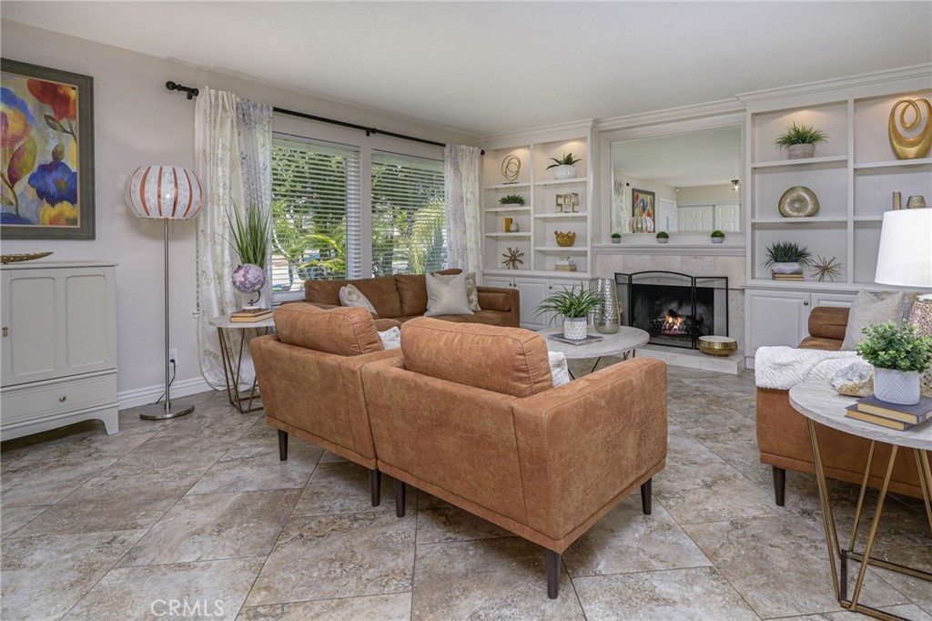 4506 AVENIDA DE LAS FLORES