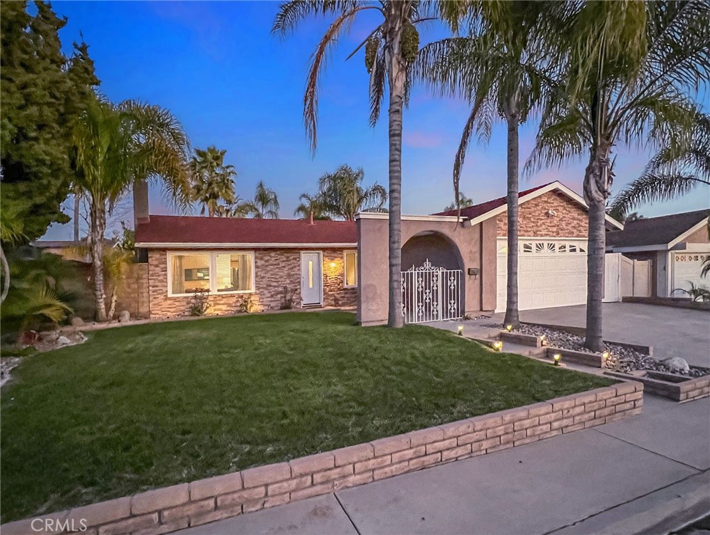 4506 AVENIDA DE LAS FLORES