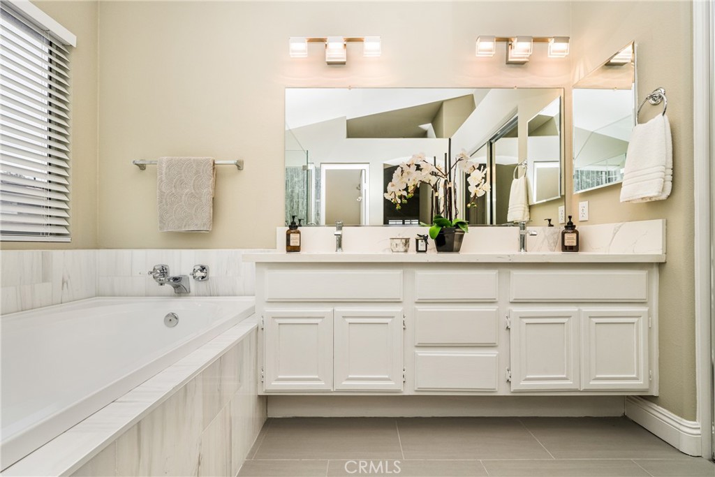 4040 South La Costa Court Court