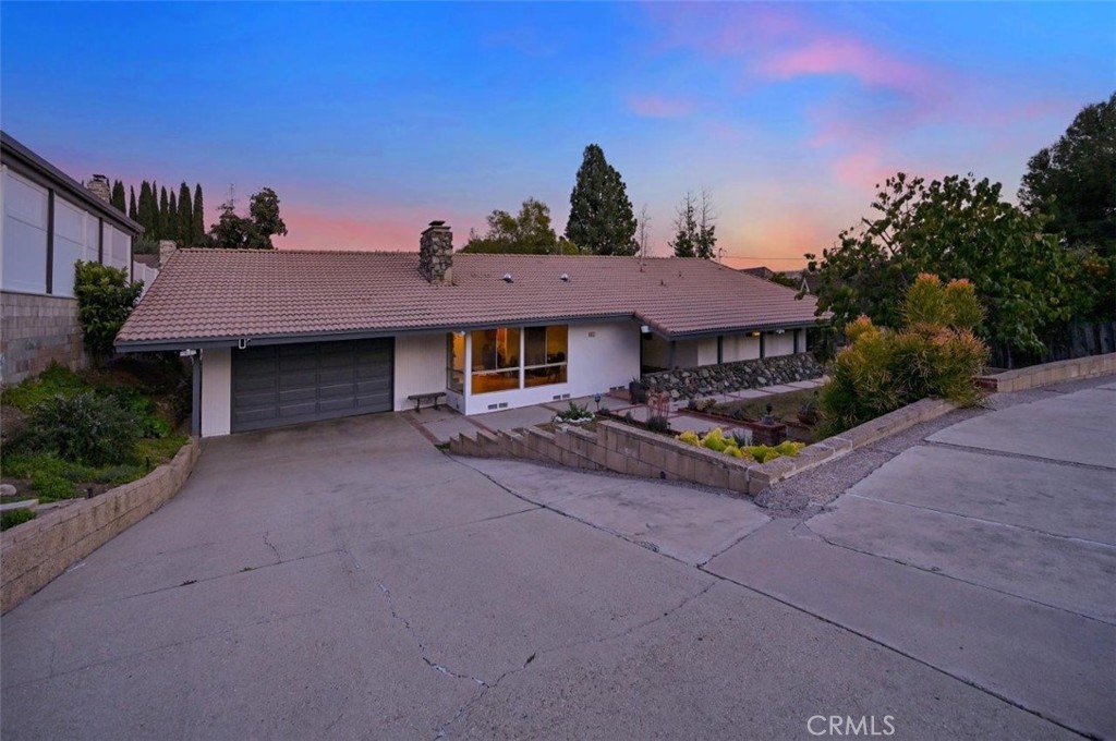 6052 GRANDVIEW Avenue