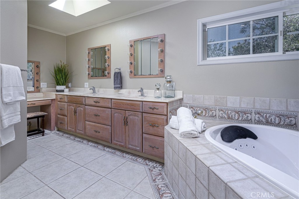 6052 GRANDVIEW Avenue