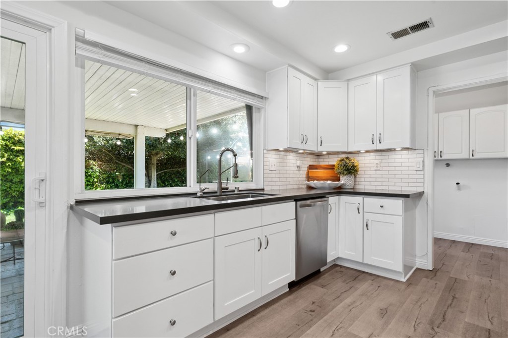 2414 N Eastwood Avenue