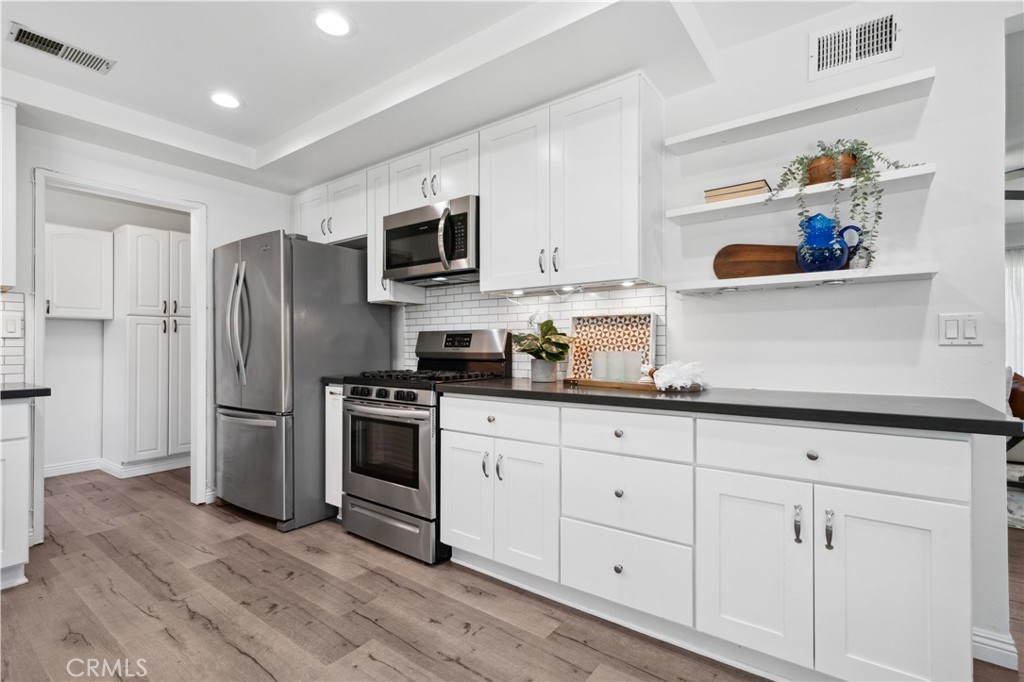 2414 N Eastwood Avenue