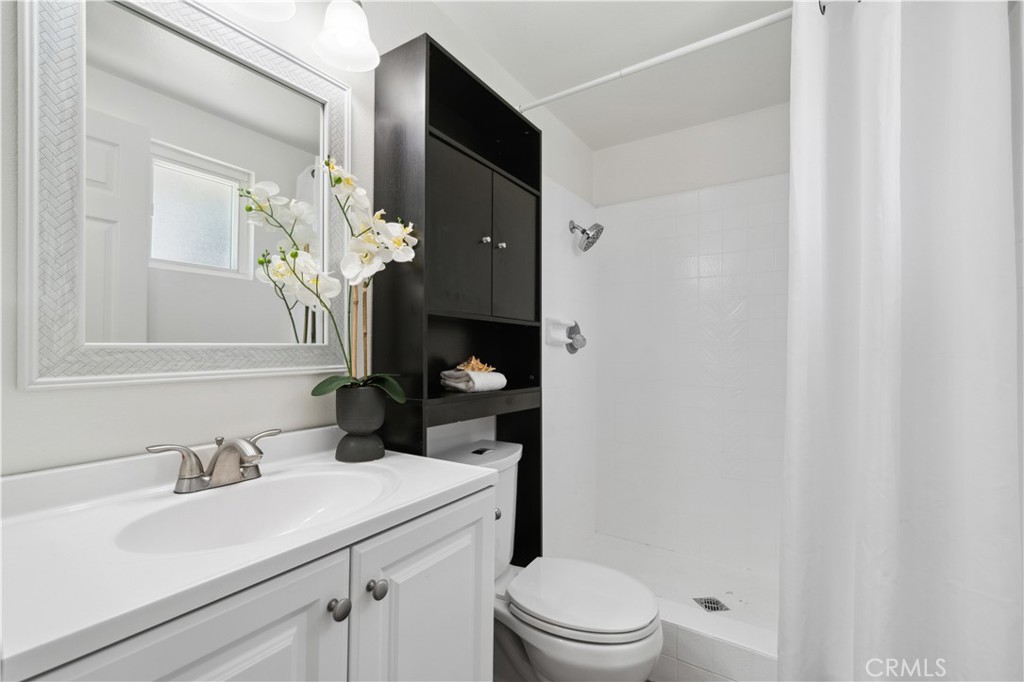 2414 N Eastwood Avenue