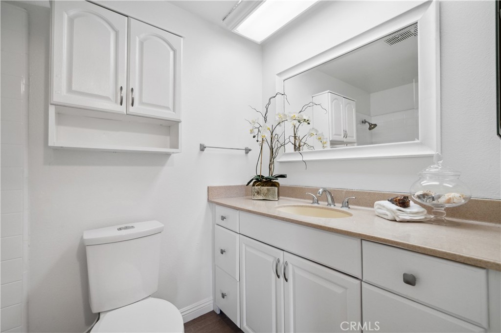 2414 N Eastwood Avenue