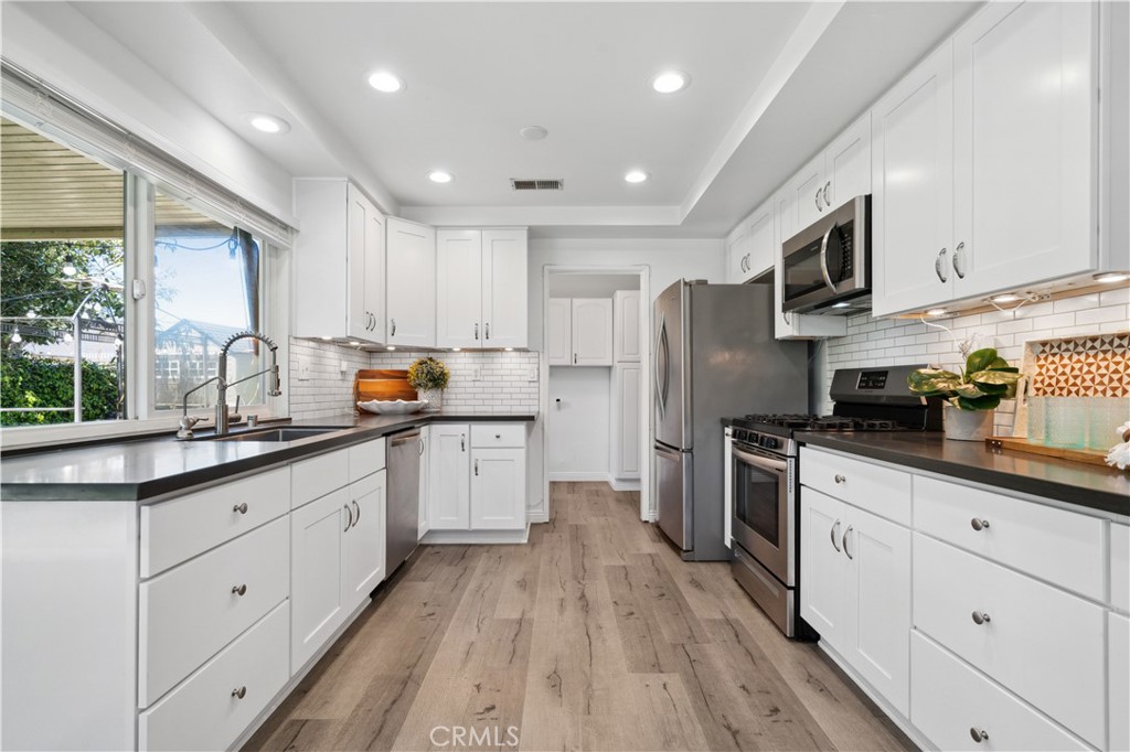 2414 N Eastwood Avenue